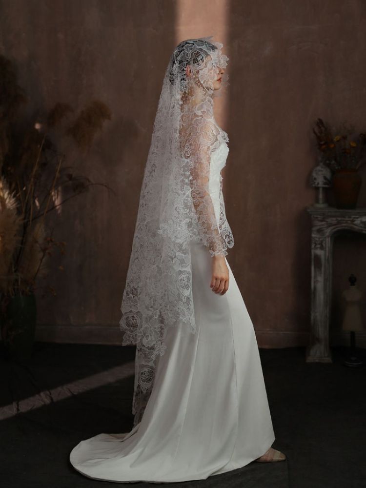 Lace Trim Bridal Veil WV478