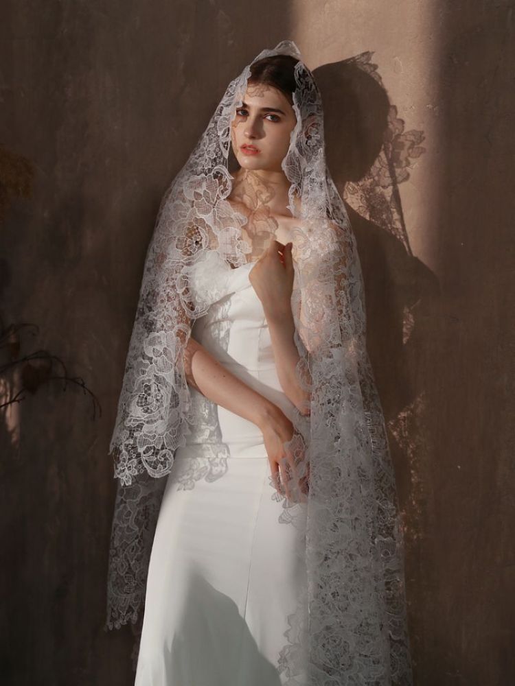Lace Trim Bridal Veil WV478