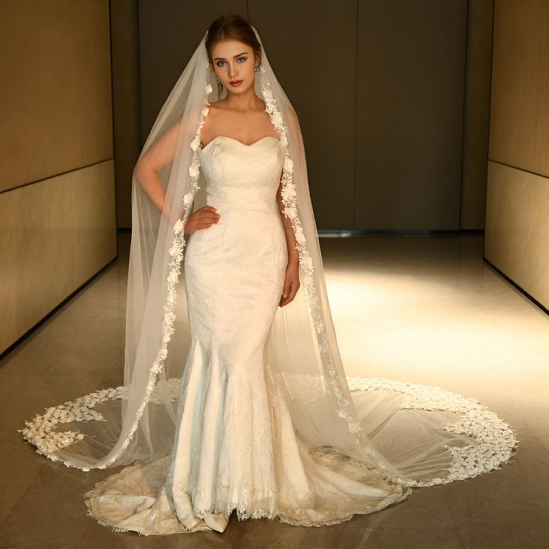 Sparkling Rhinestones Beaded Pearls 3D Floral Bridal Veil WV407