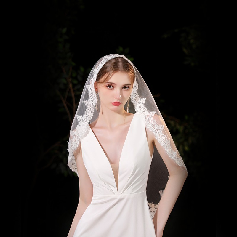 Lace Trim Blusher Bridal Veil WV580