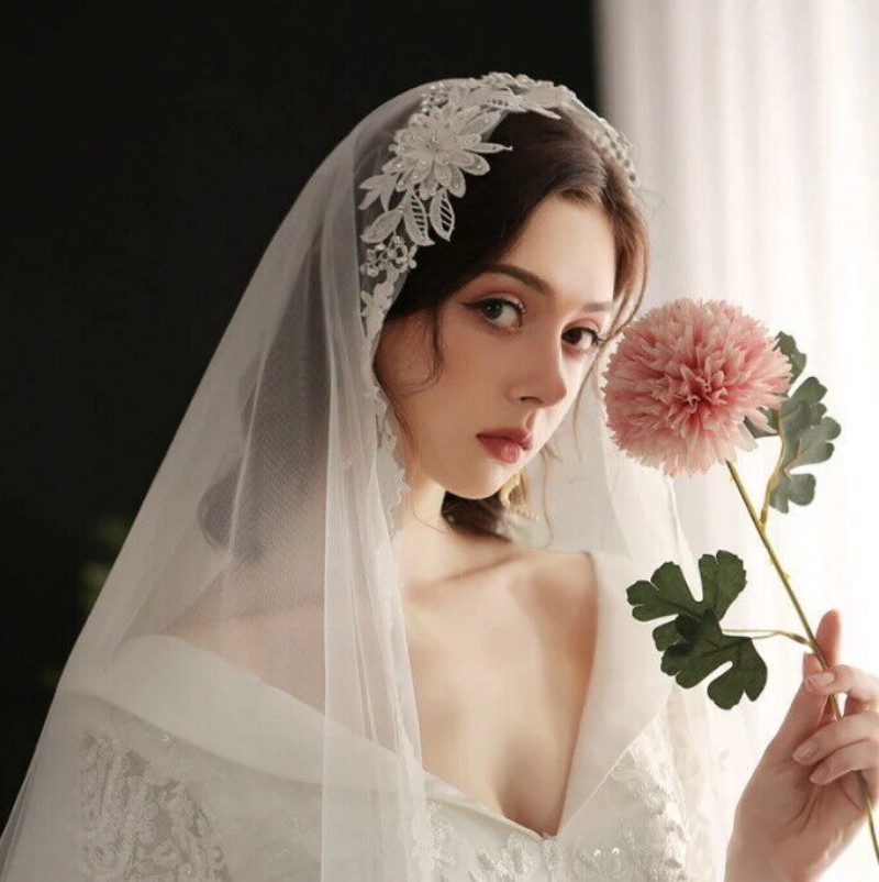 Lace Trim Mantilla Bridal Veil WV582