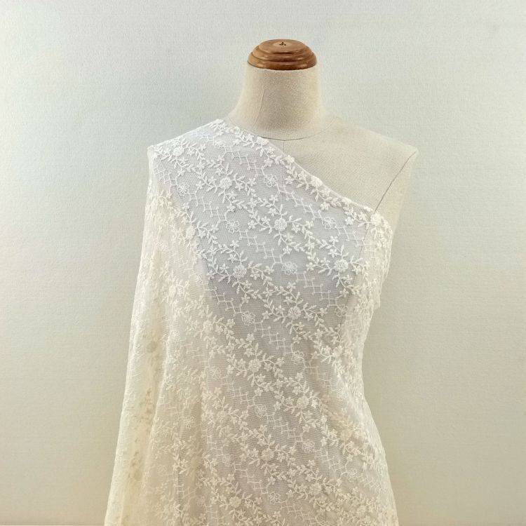1 Yard Embroidered Lace Material Fabric JS046