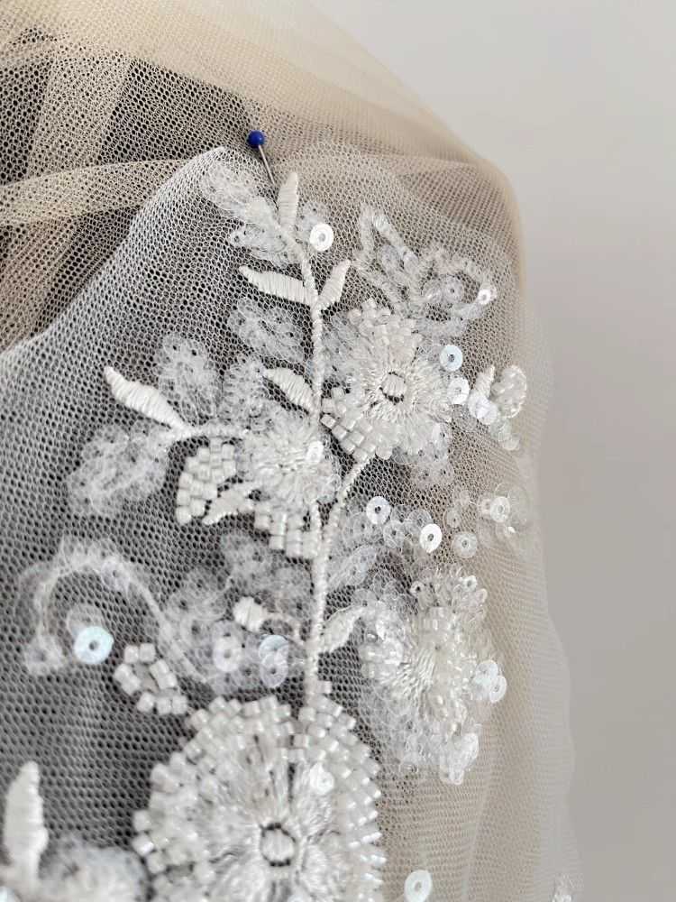 1 Yard White Sequined Beaded Corded Guipure Chantilly Embroidered 3D Floral Bridal Lace Trim Applique Material Fabric JB006