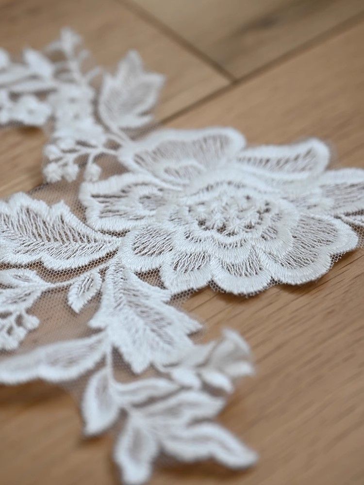1 Yard Pair White Sequined Beaded Corded Guipure Chantilly Embroidered 3D Floral Bridal Lace Trim Applique Material Fabric JB035