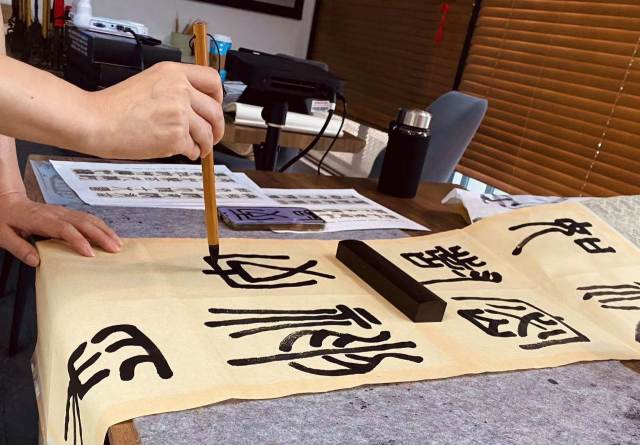 Adult Brush Calligraphy Class                成人毛笔书法 (篆隶筑基)