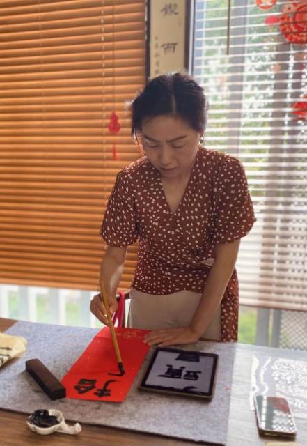 Adult Brush Calligraphy Class                成人毛笔书法 (篆隶筑基)