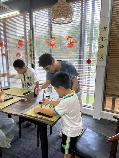 Children Brush Calligraphy                       儿童毛笔书法