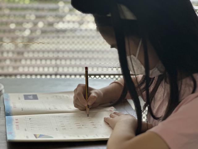 Children Pen Calligraphy                          儿童硬笔书法