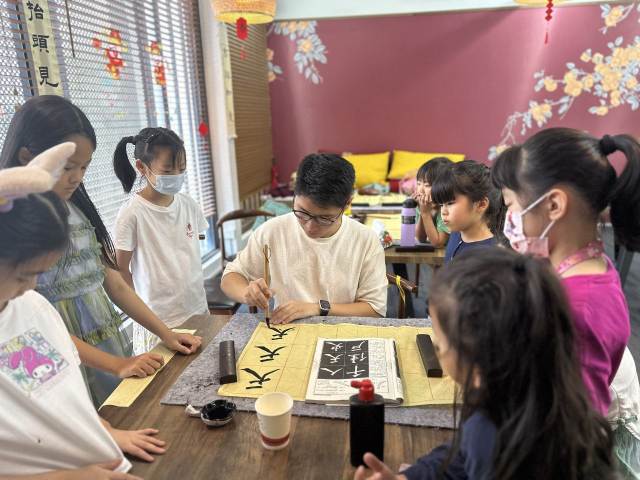 Children Brush Calligraphy                                                           儿童毛笔书法