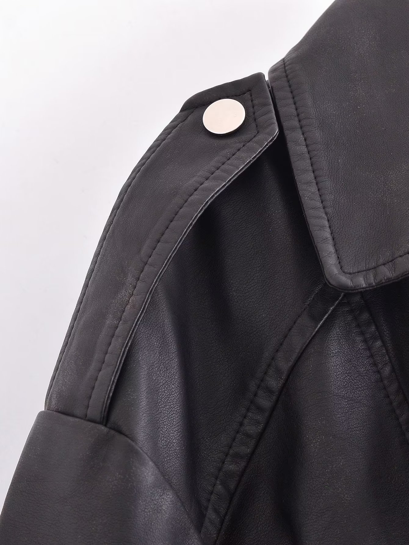 Casual loose fitting fashionable baseball jacket