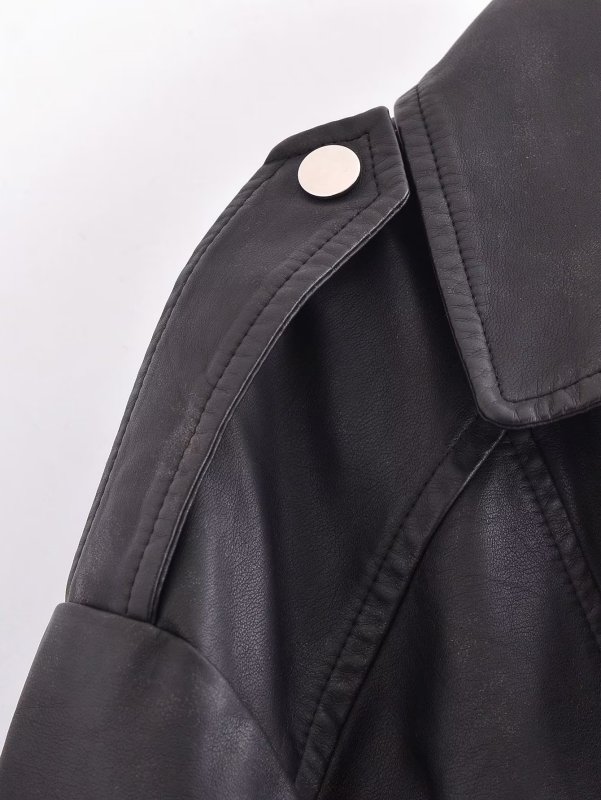 Casual loose fitting fashionable baseball jacket