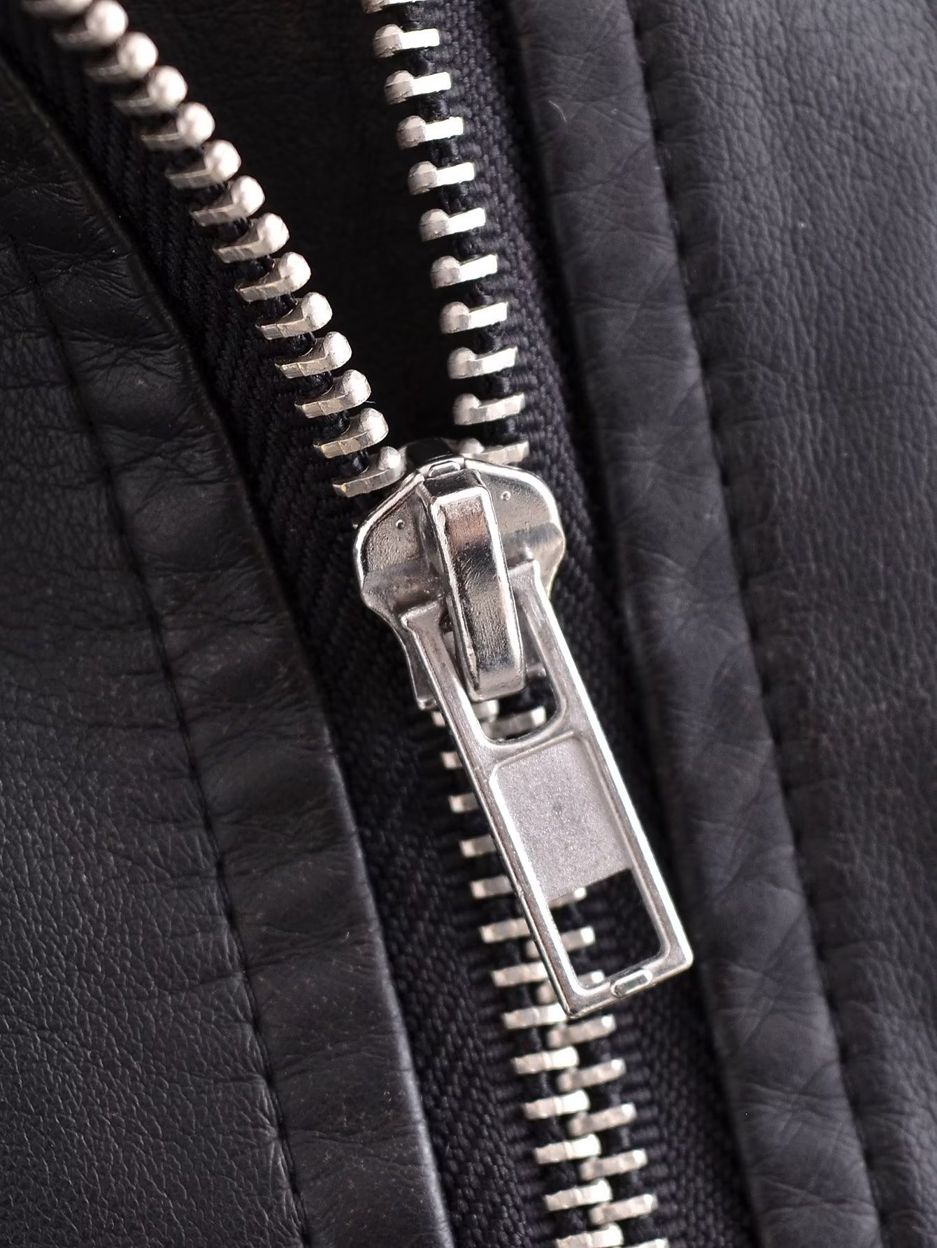 Casual loose fitting fashionable baseball jacket