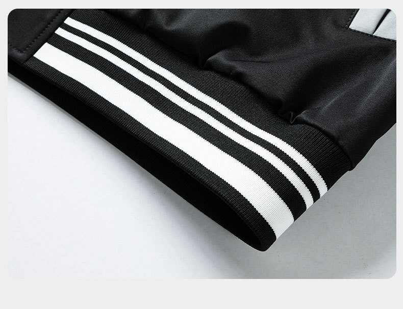 Casual loose fitting fashionable baseball jacket