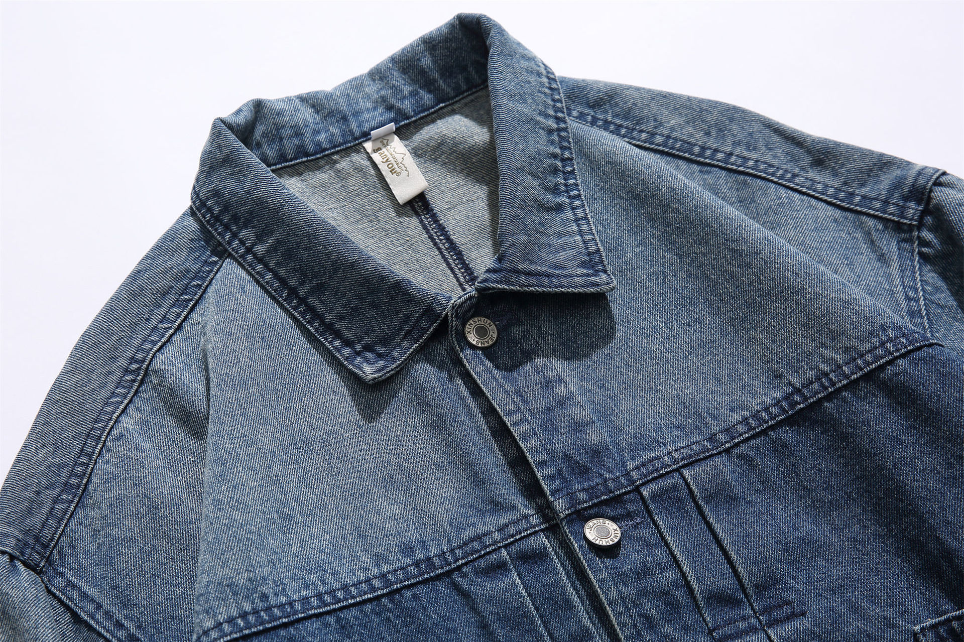 Casual loose fitting fashionable denim jacket