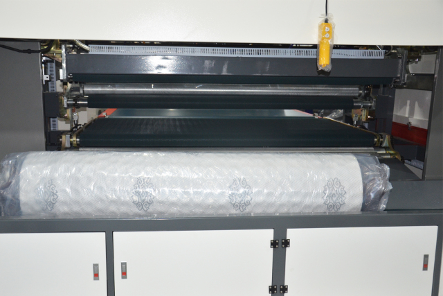 Automatic Mattress compressing and roll packaging machine