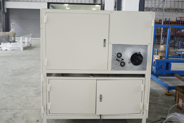 Pillow roll packing machine