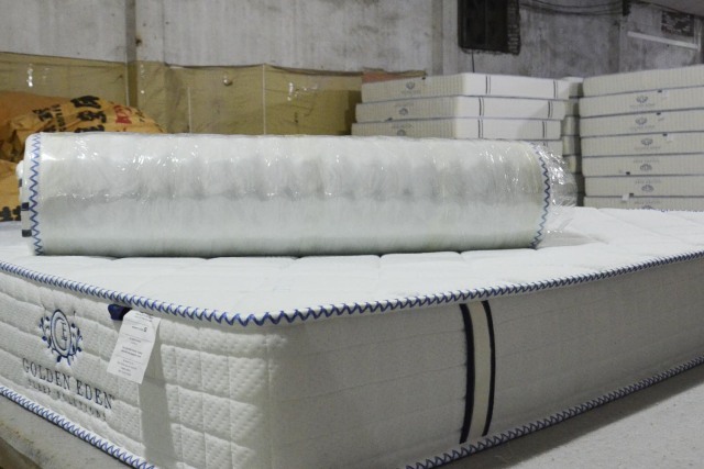 Semi- Automtic mattress rolling machine