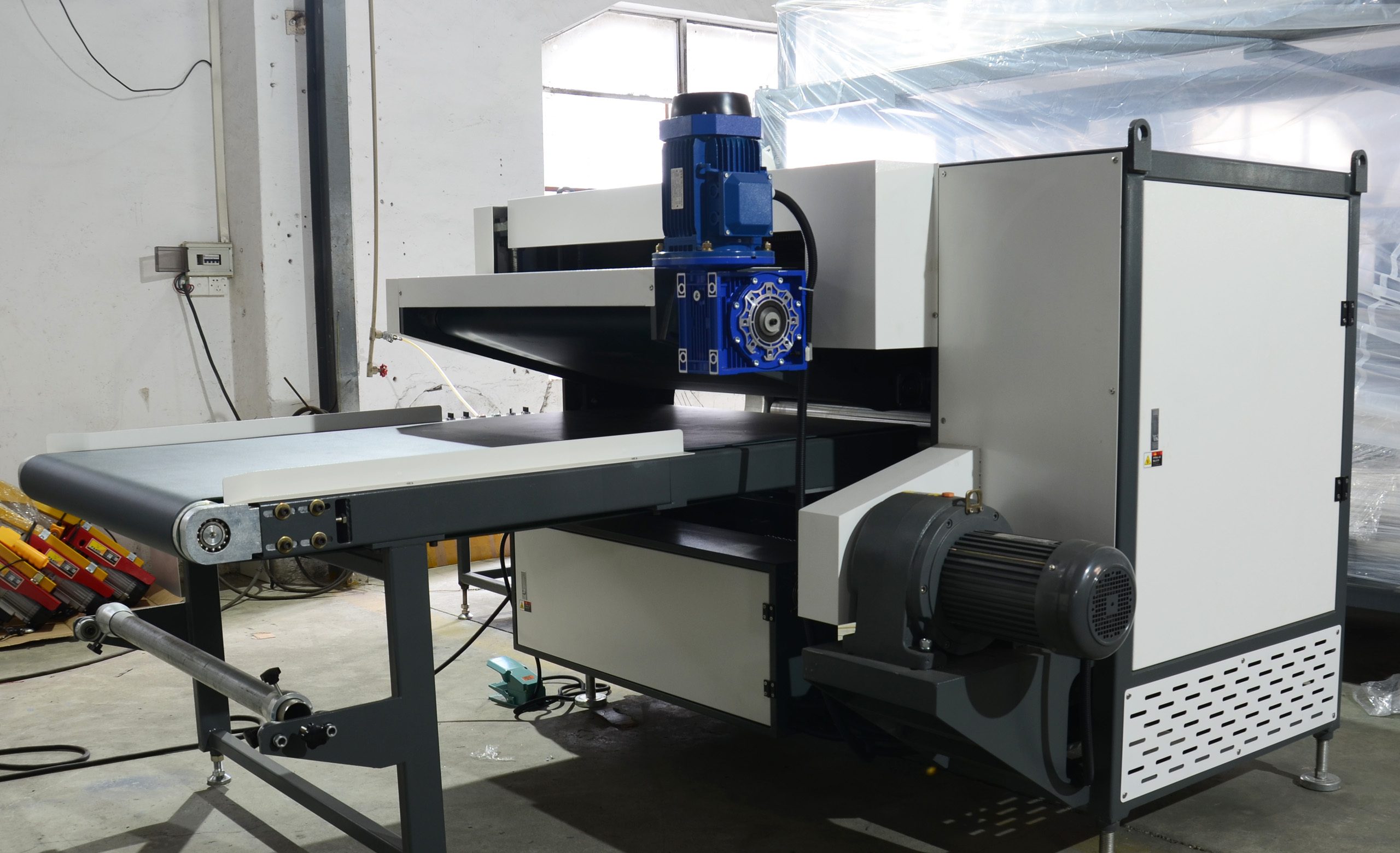 Mattress rolling machine