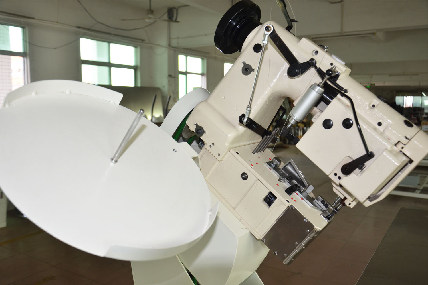 Semi-Automatic Tape Edge Machine