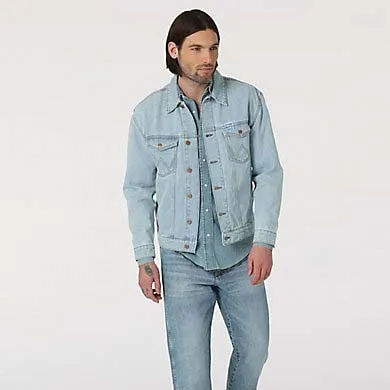 Custom men's denim jacket with clear lines, simple and fashionable, daily trend, light blue,Shuliqi Apparel - Men's Clothing Wholesale Manufacturer,Custom men's denim jacket with clear lines, simple and fashionable, daily trend, light blue