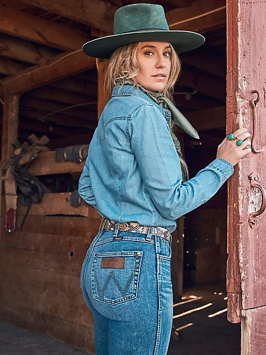 Custom Women Denim Jackets Shirts Casual Thin Inner and Outer Wear Durable Classic Soft Denim Good Fit Fashion Trend,Shuliqi Apparel - Men's Clothing Wholesale Manufacturer,Custom Women Denim Jackets Shirts Casual Thin Inner and Outer Wear Durable Classic Soft Denim Good Fit Fashion Trend
