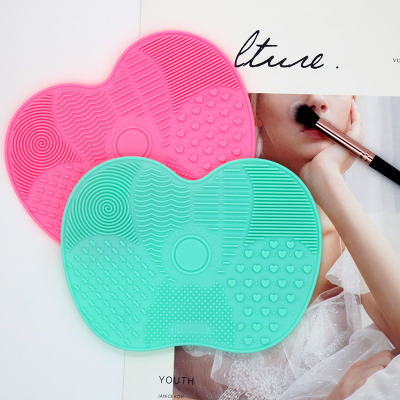 Makeup brush cleaning pad
