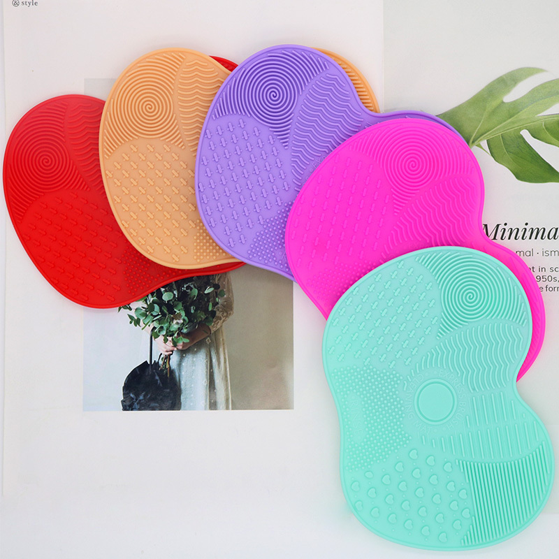 Makeup brush cleaning pad