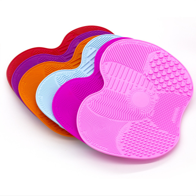 Makeup brush cleaning pad