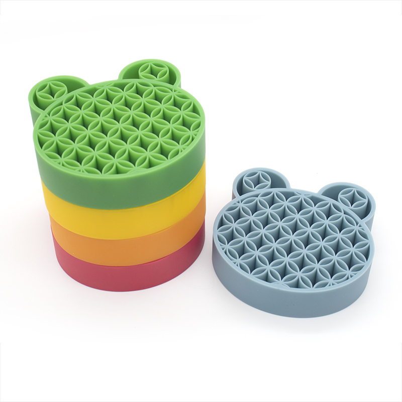 Silicone makeup brush holder