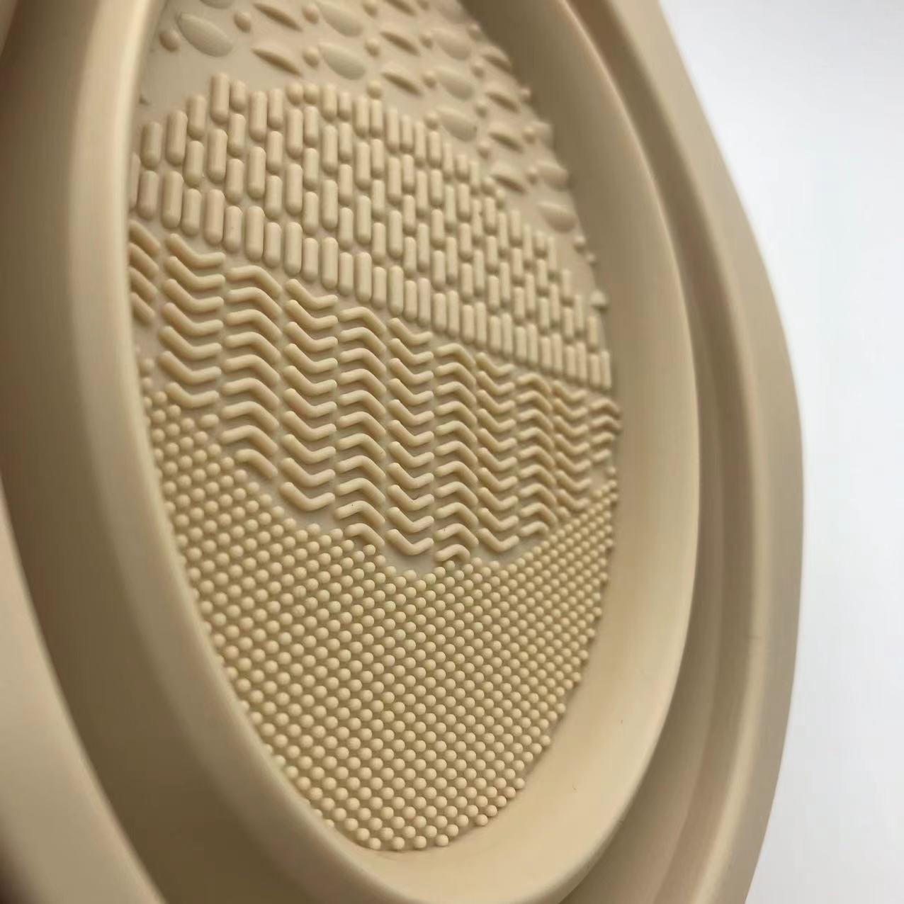 Folding makeup brush wash pad