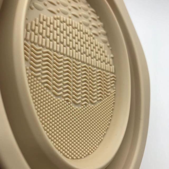 Folding makeup brush wash pad