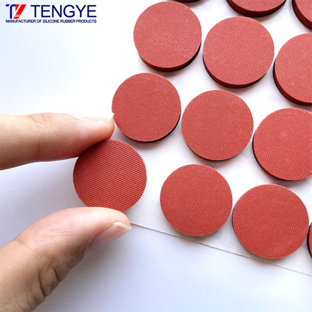 Self-adhesive foamed silicone mat