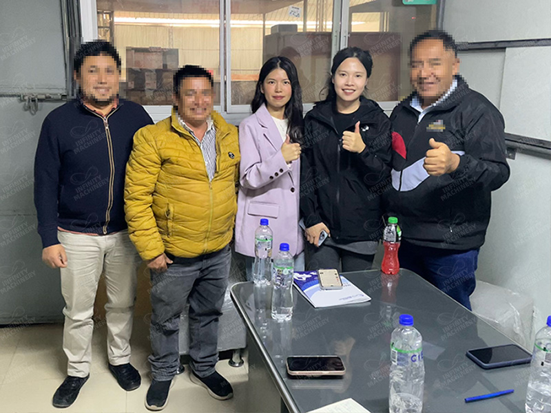 Reunión con el cliente en Perú