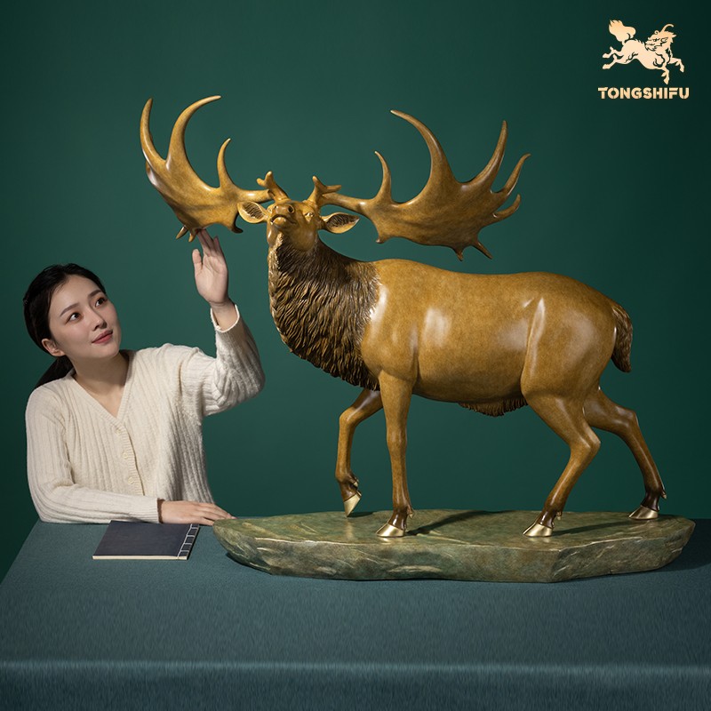 A deer / 鹿 Antique Japanese Carving Mated Pair of Sika Deer Taisho Era