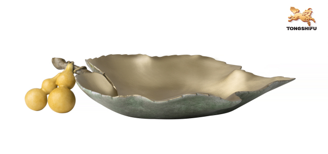 Nut Plate with calabash decoration