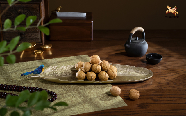 Nut Plate with birds decoration