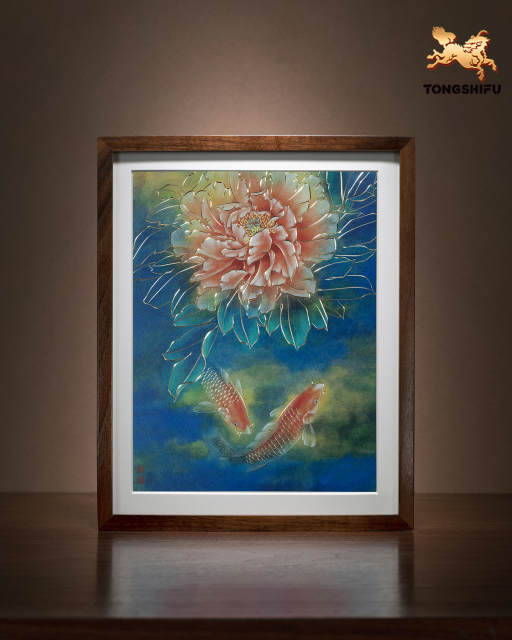 THE  PEONY FLOWER WITH KOI FISH TABLE DECOR