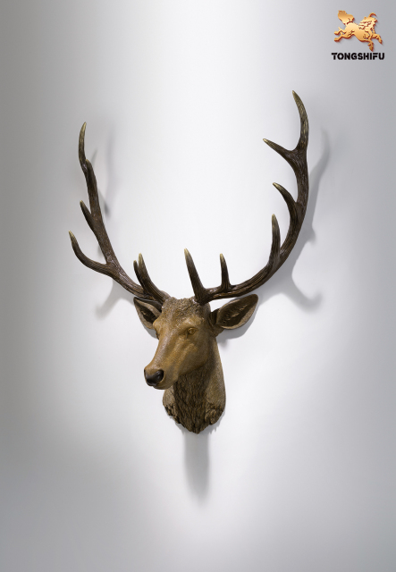 THE DEER HEAD WALL DECORATION