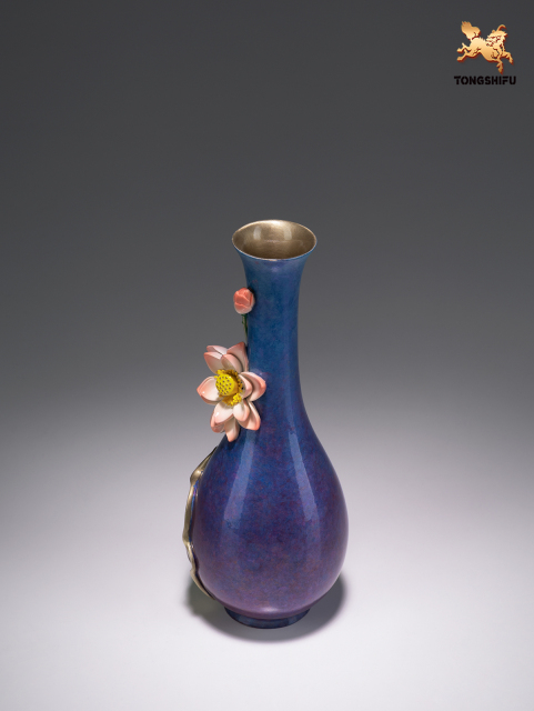 THE VASE LOTUS DESIGN