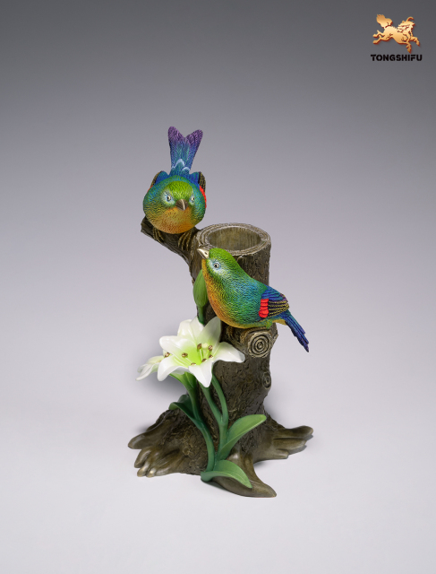 THE VASE WITH BIRDS DECORATION