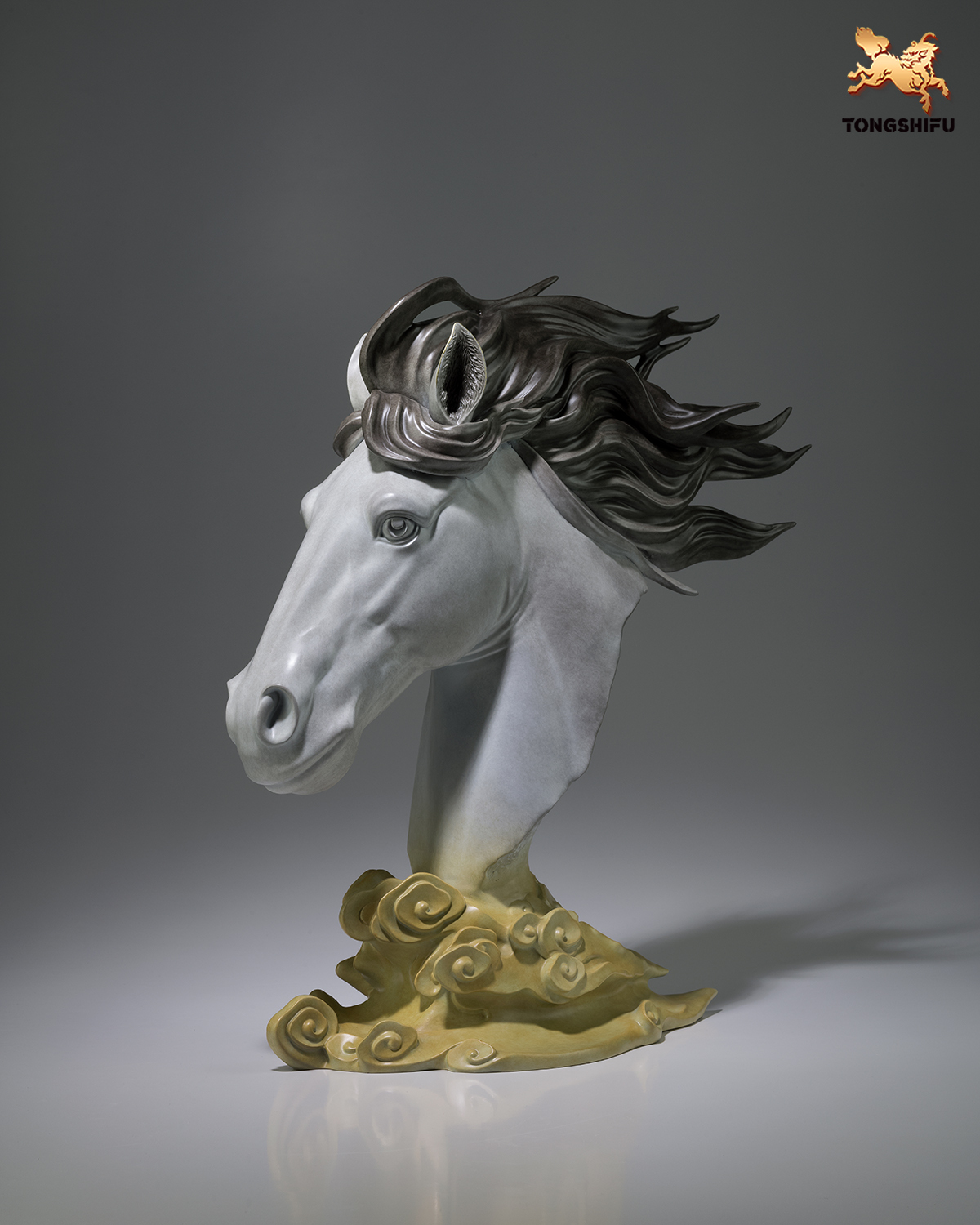 THE  HORSE HEAD TABLE DECORATION