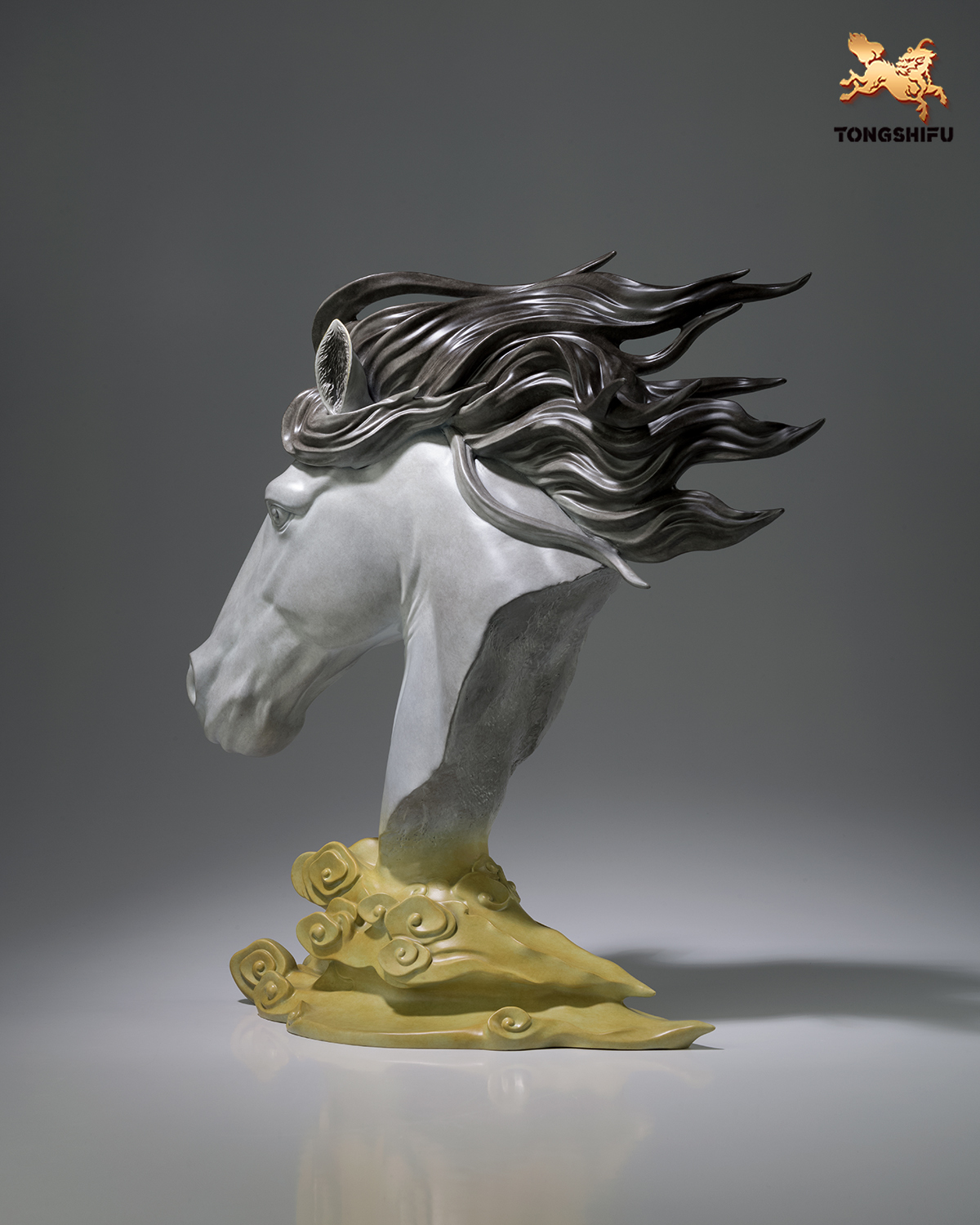 THE  HORSE HEAD TABLE DECORATION