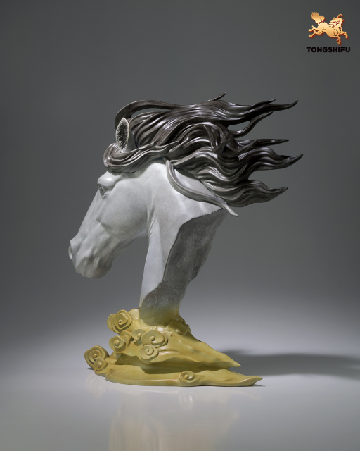 THE  HORSE HEAD TABLE DECORATION