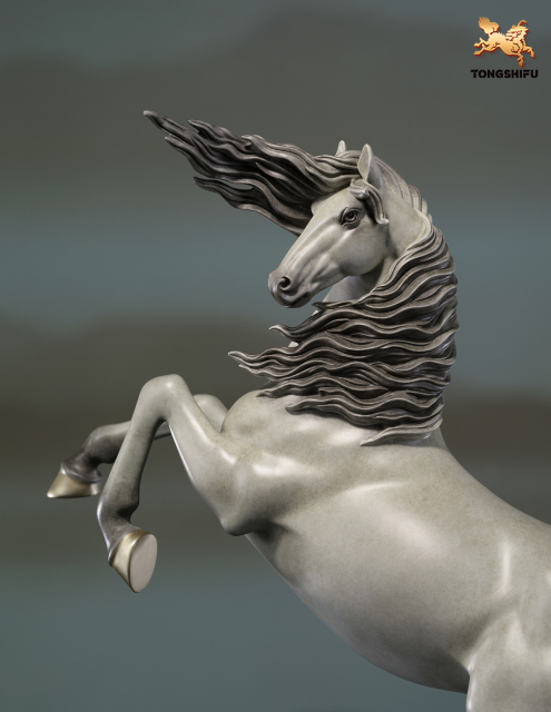 THE HORSE