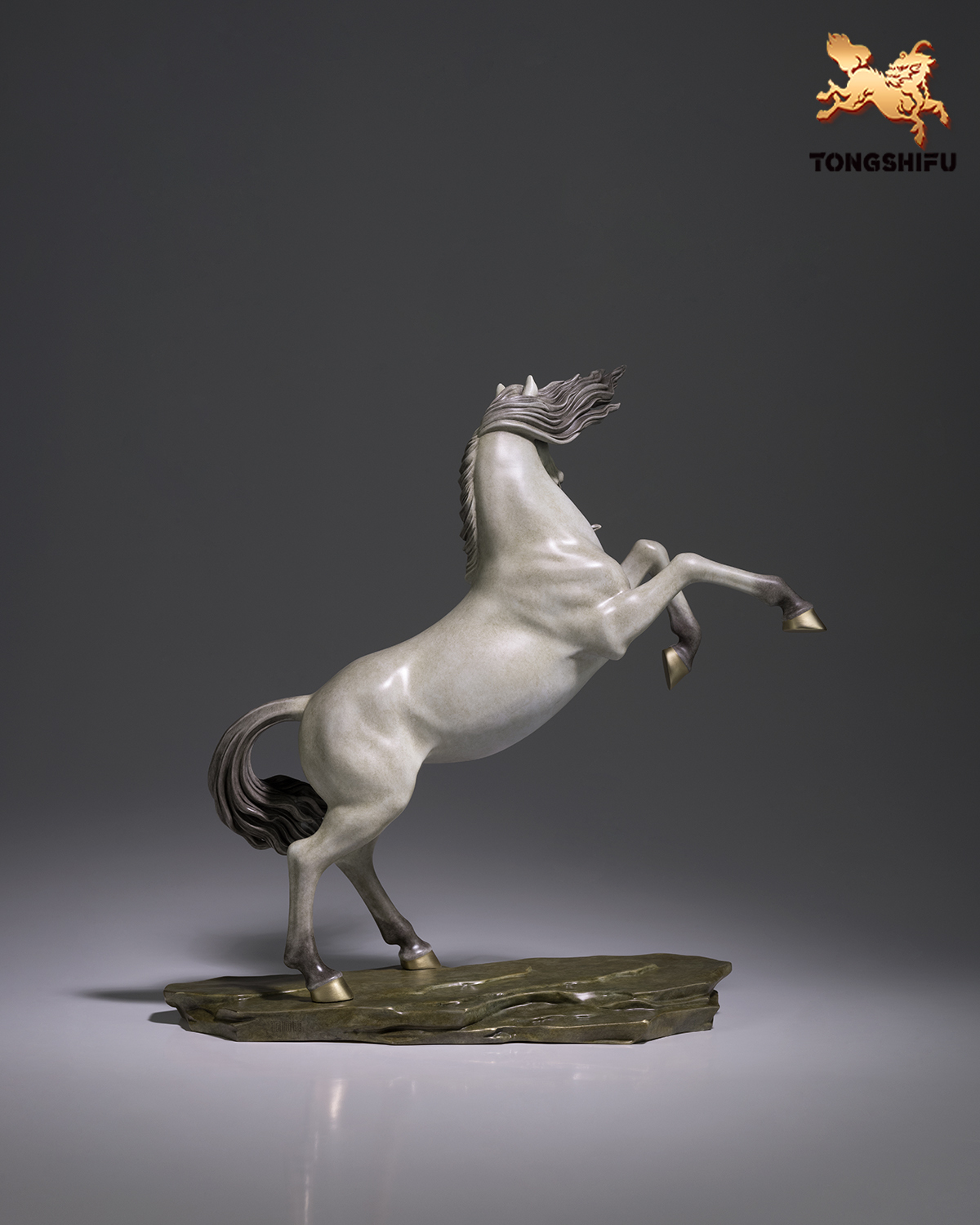 THE HORSE