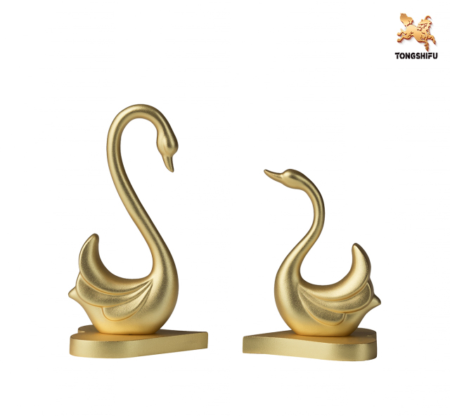 THE SWAN LOVER GIFTS