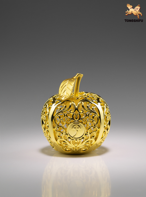 THE GOLD PLATED APPLE TABLE DECORATION