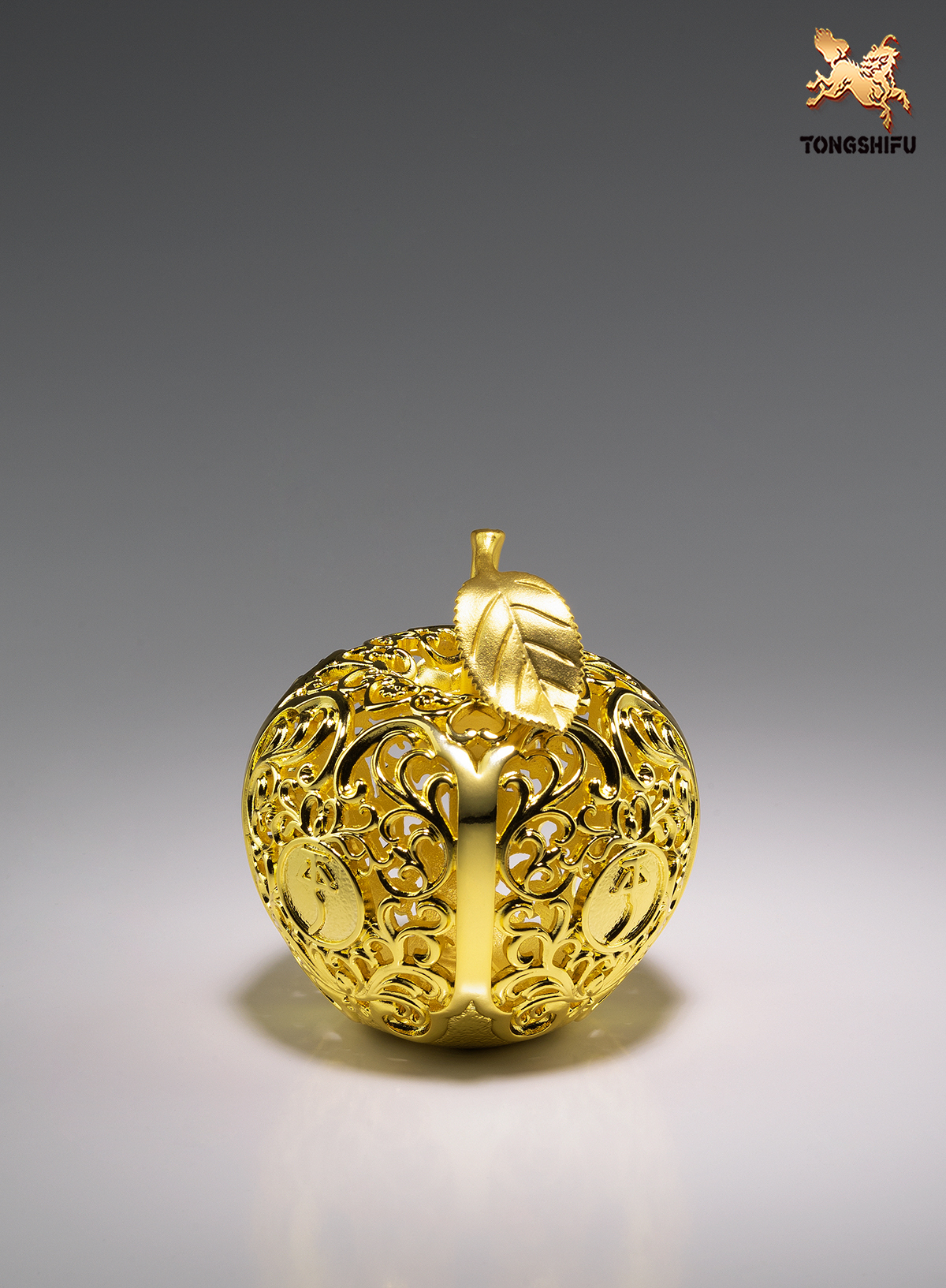 THE GOLD PLATED APPLE TABLE DECORATION