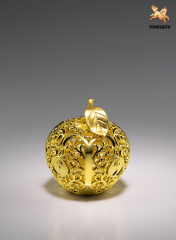 THE GOLD PLATED APPLE TABLE DECORATION