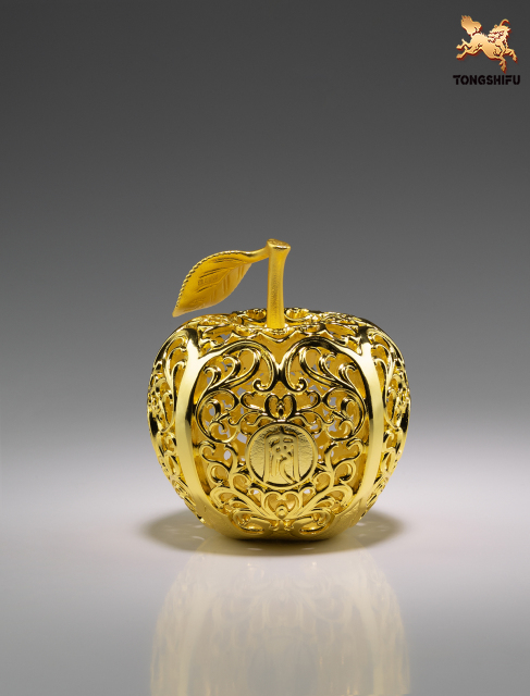 THE GOLD PLATED APPLE TABLE DECORATION